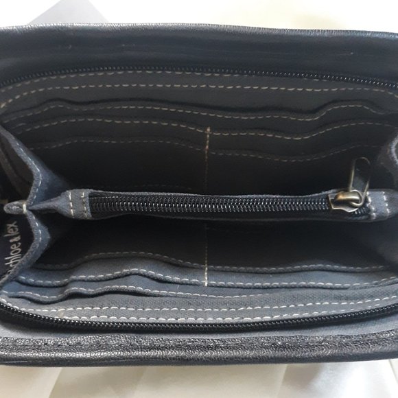 *FLAW* Chloe & Lex Leather Convertible Crossbody Wrist Wallet - Picture 5 of 7